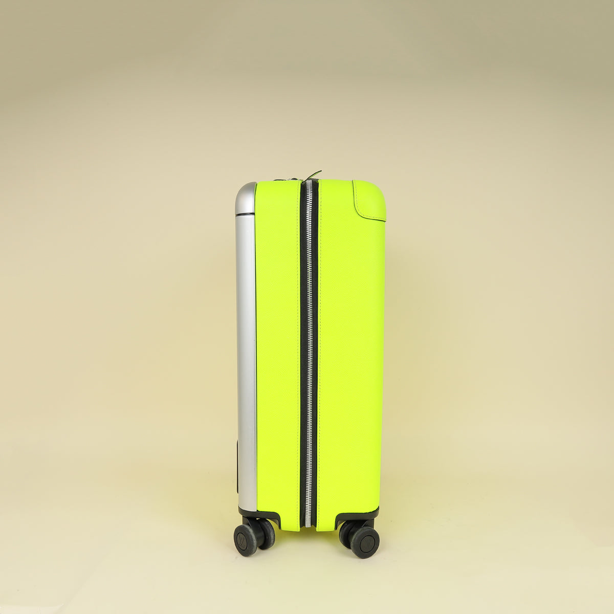 Louis Vuitton Neon Yellow Taigarama Horizon 55 – THE CLOSET