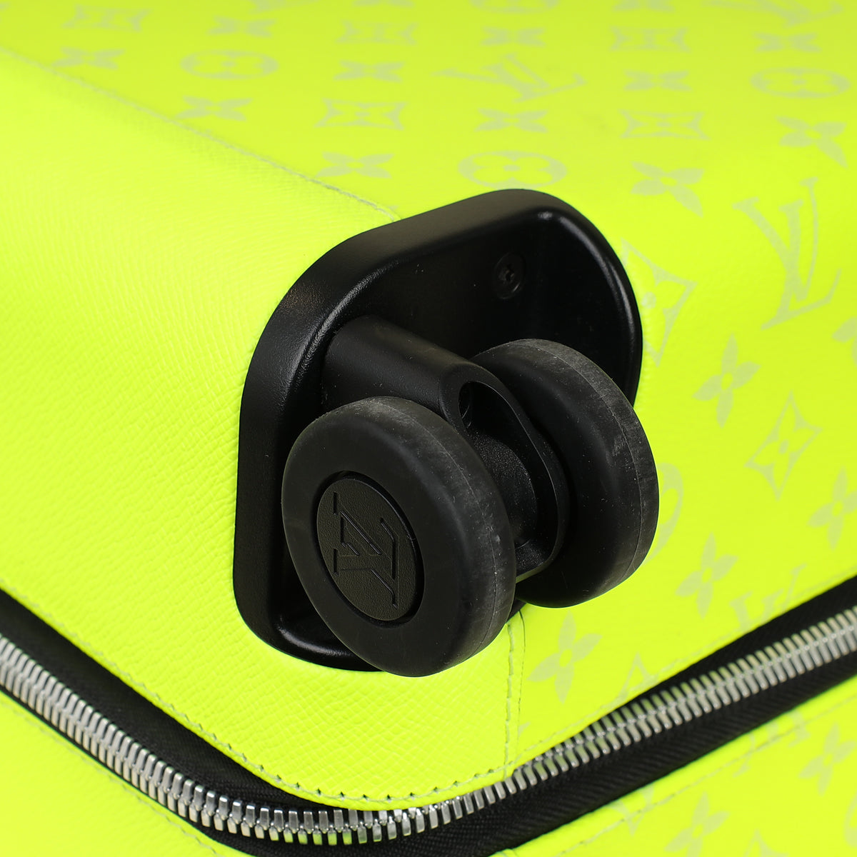 ルイ Louis Vuitton Neon Yellow Taigarama Horizon 55 – THE CLOSET