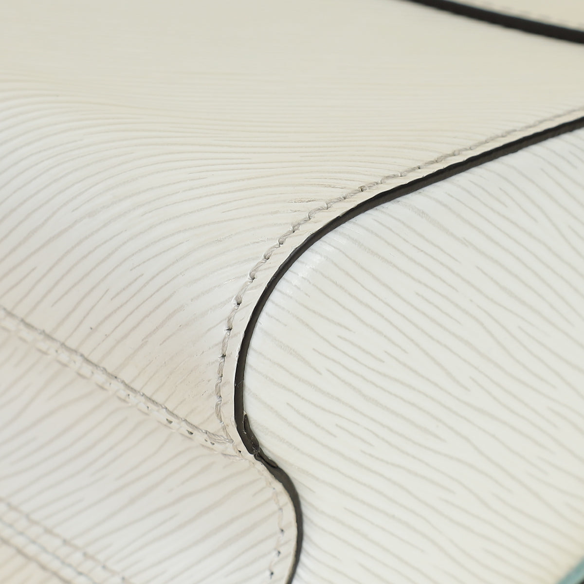 Louis Vuitton White Sky Holographice Twist MM Bag