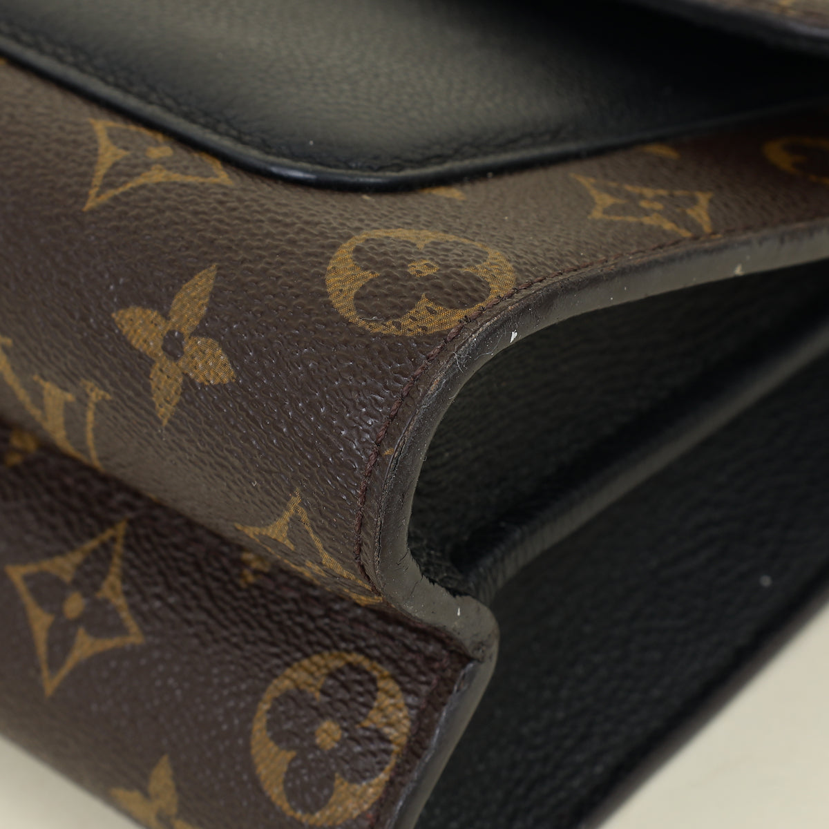 Louis Vuitton Bicolor Victoire Shoulder Bag – THE CLOSET