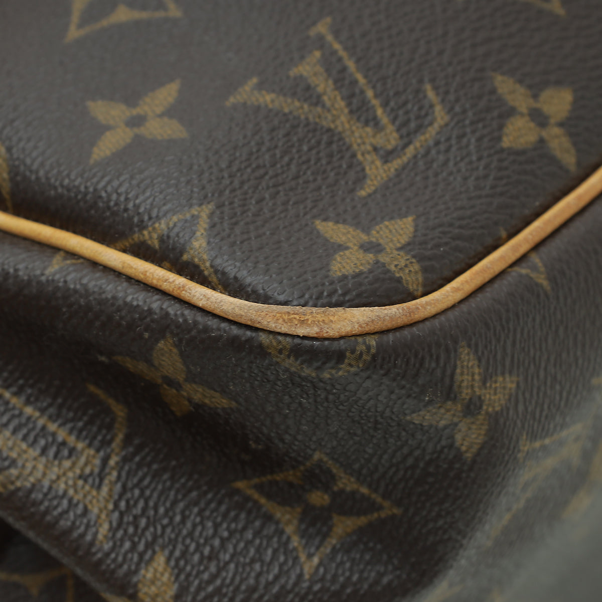 Louis Vuitton Monogram Batignolles Vertical PM Handbag at the best price