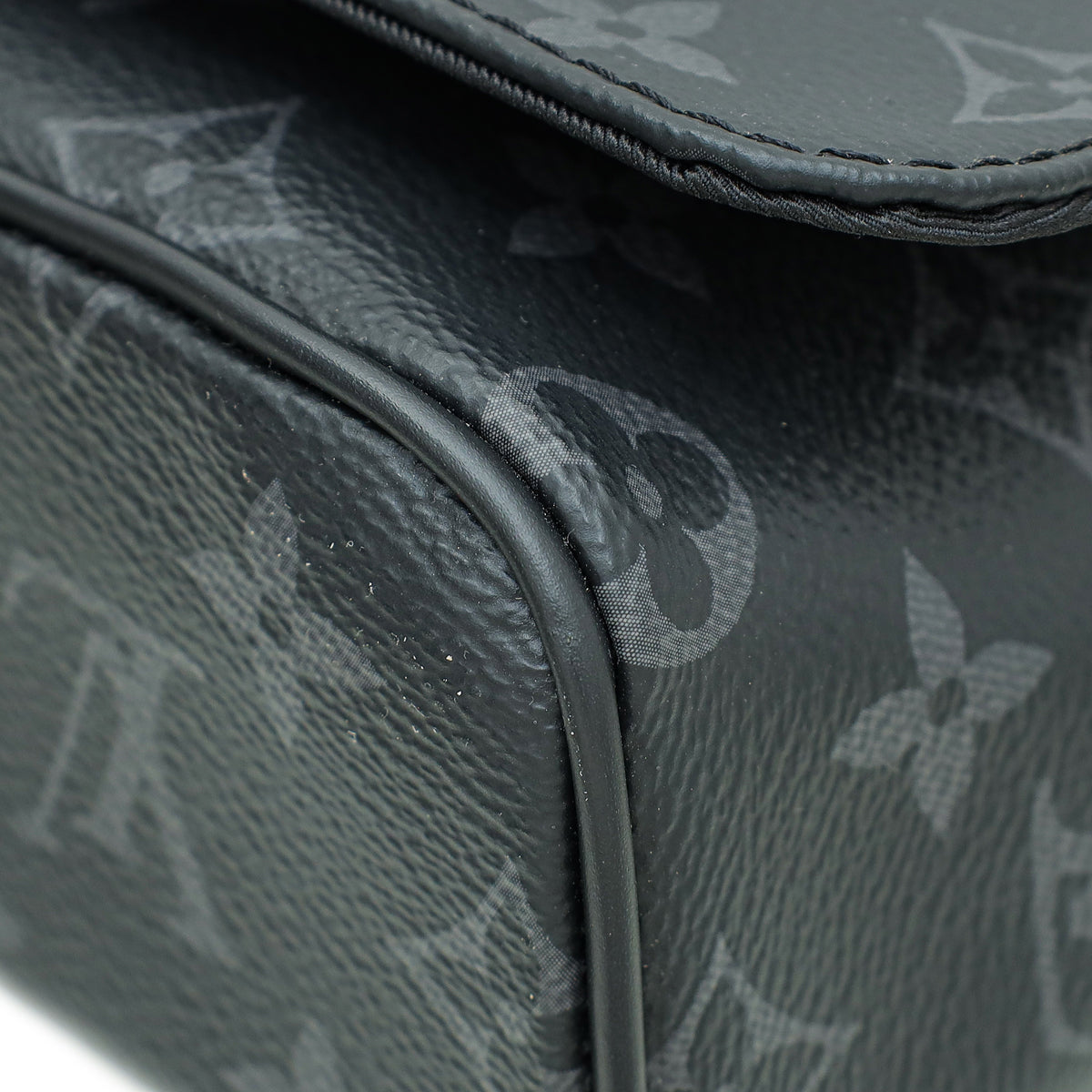 Louis Vuitton Monogram Eclipse District PM Bag – The Closet