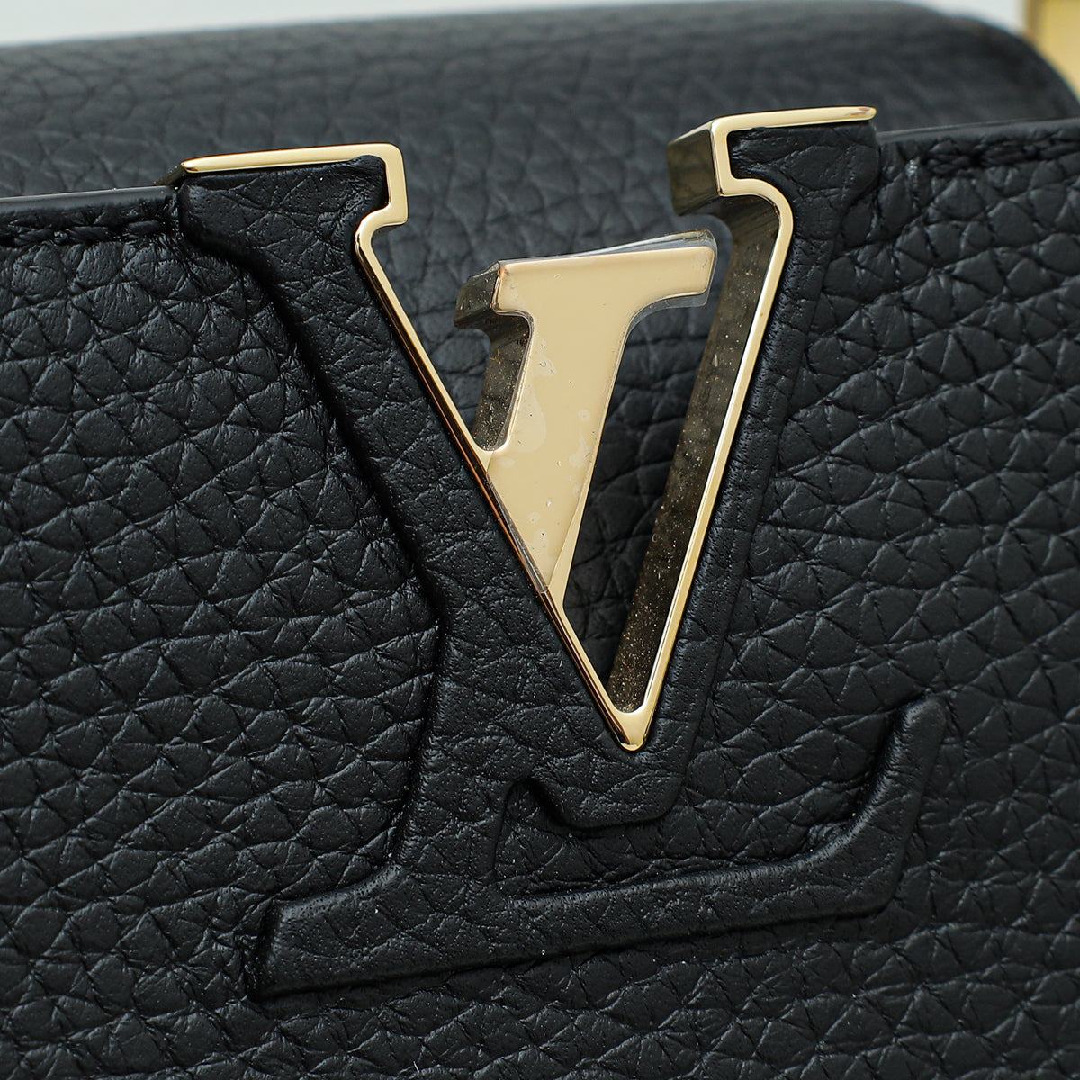 Louis Vuitton Black Capucines Mini Bag – THE CLOSET