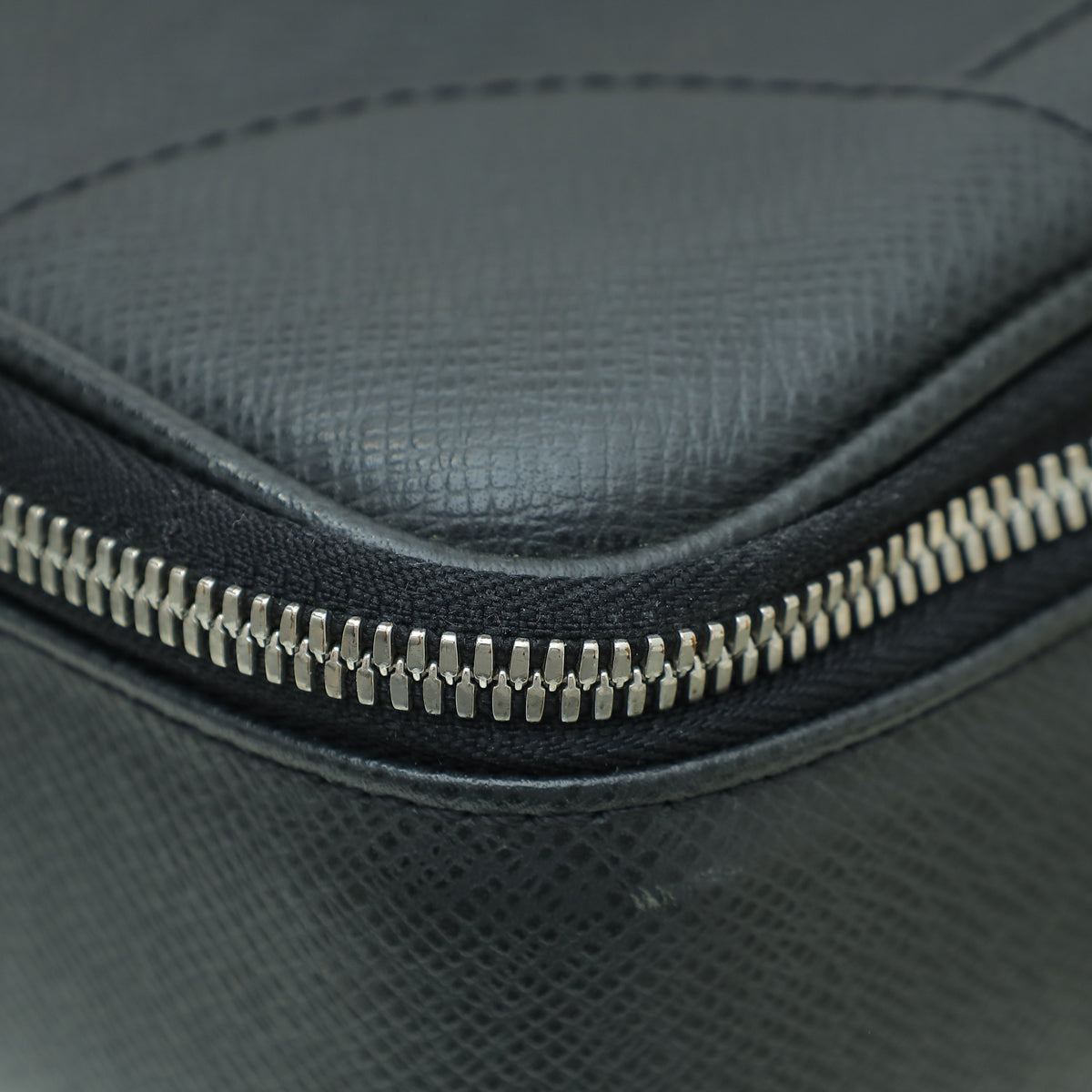 Louis Vuitton Black Taiga Odessa Briefcase – THE CLOSET