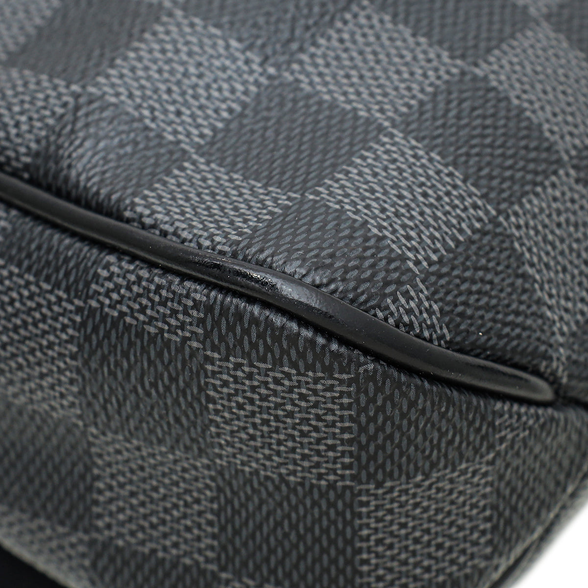 Louis Vuitton Bicolor District Messenger Bag – The Closet