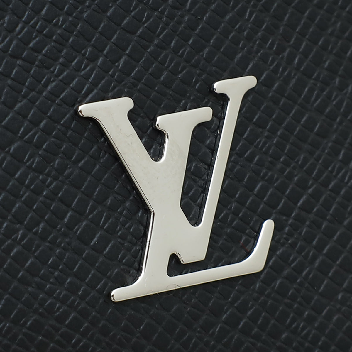 Louis Vuitton Black Voyage 27 Pochette