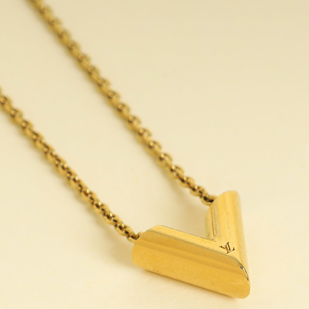 Louis Vuitton Gold Essential V Necklace