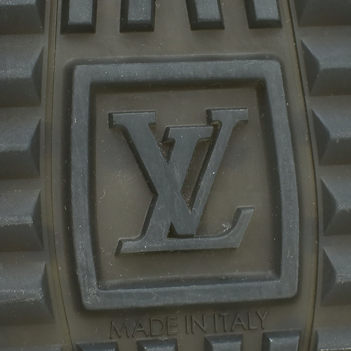 Louis Vuitton Monogram Denim Bicolor Run Away Sneaker 39
