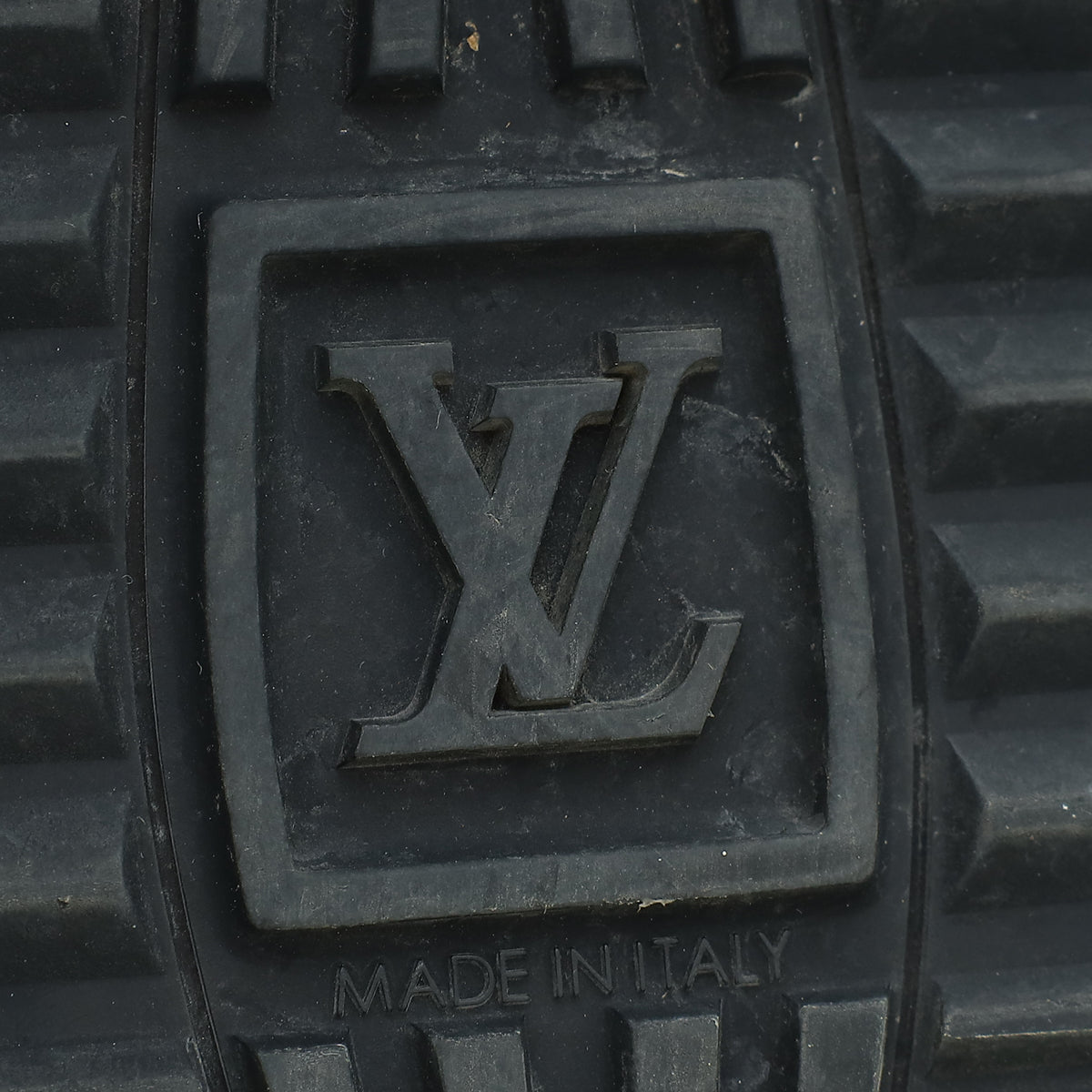 Louis Vuitton Monogram Black Run Away Sneaker 40