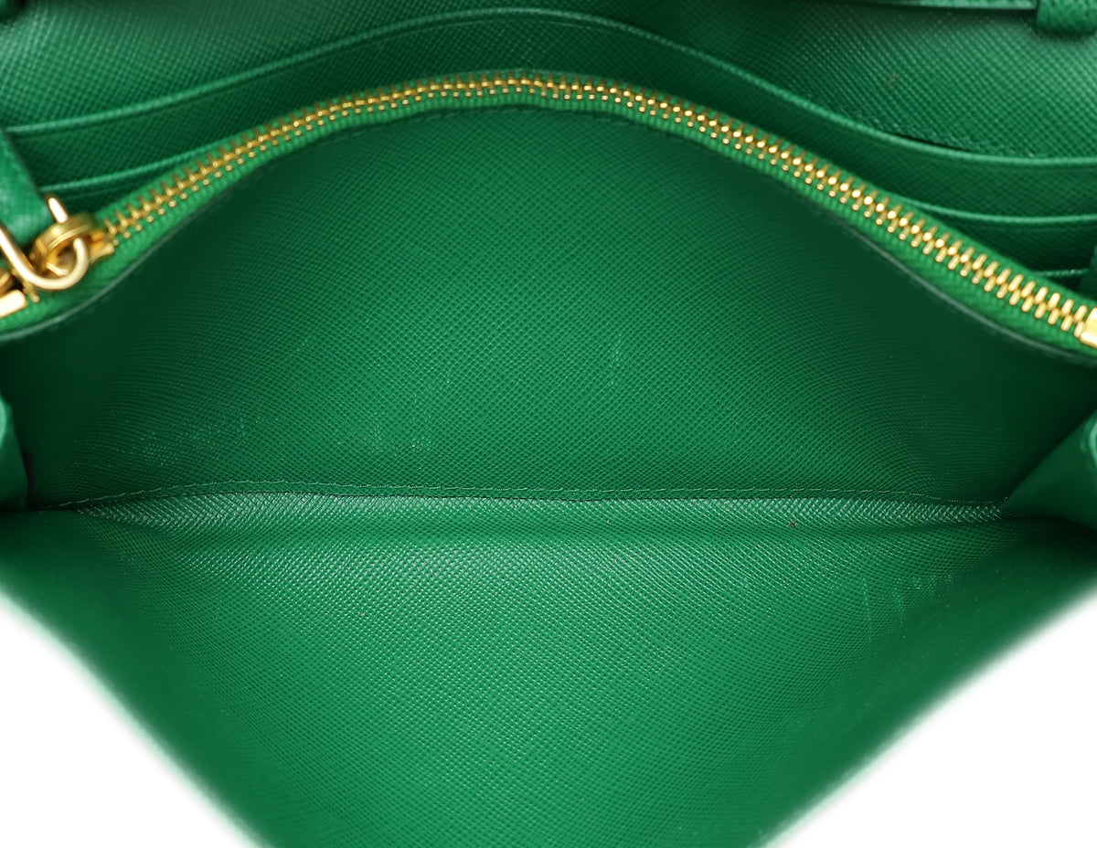 Prada Green Logo Wallet On Chain