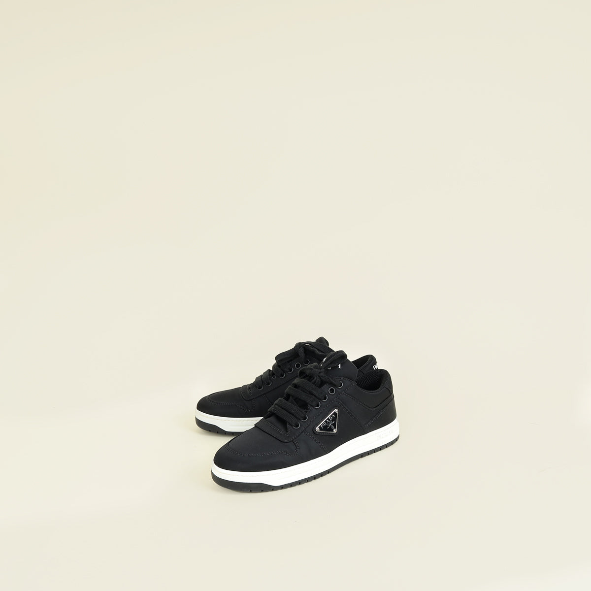 PRADA RE-NYLON ハイカットスニーカー 937 37 BLK Prada Black Logo Re-Nylon Sneaker 37 – THE CLOSET
