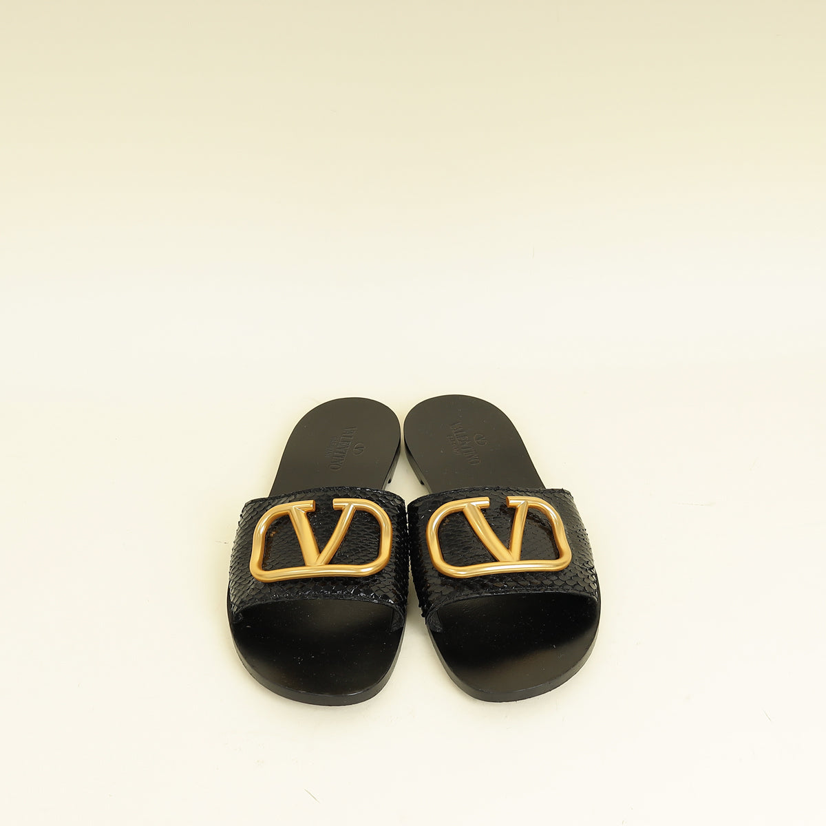 Valentino Black VLogo Slides 37