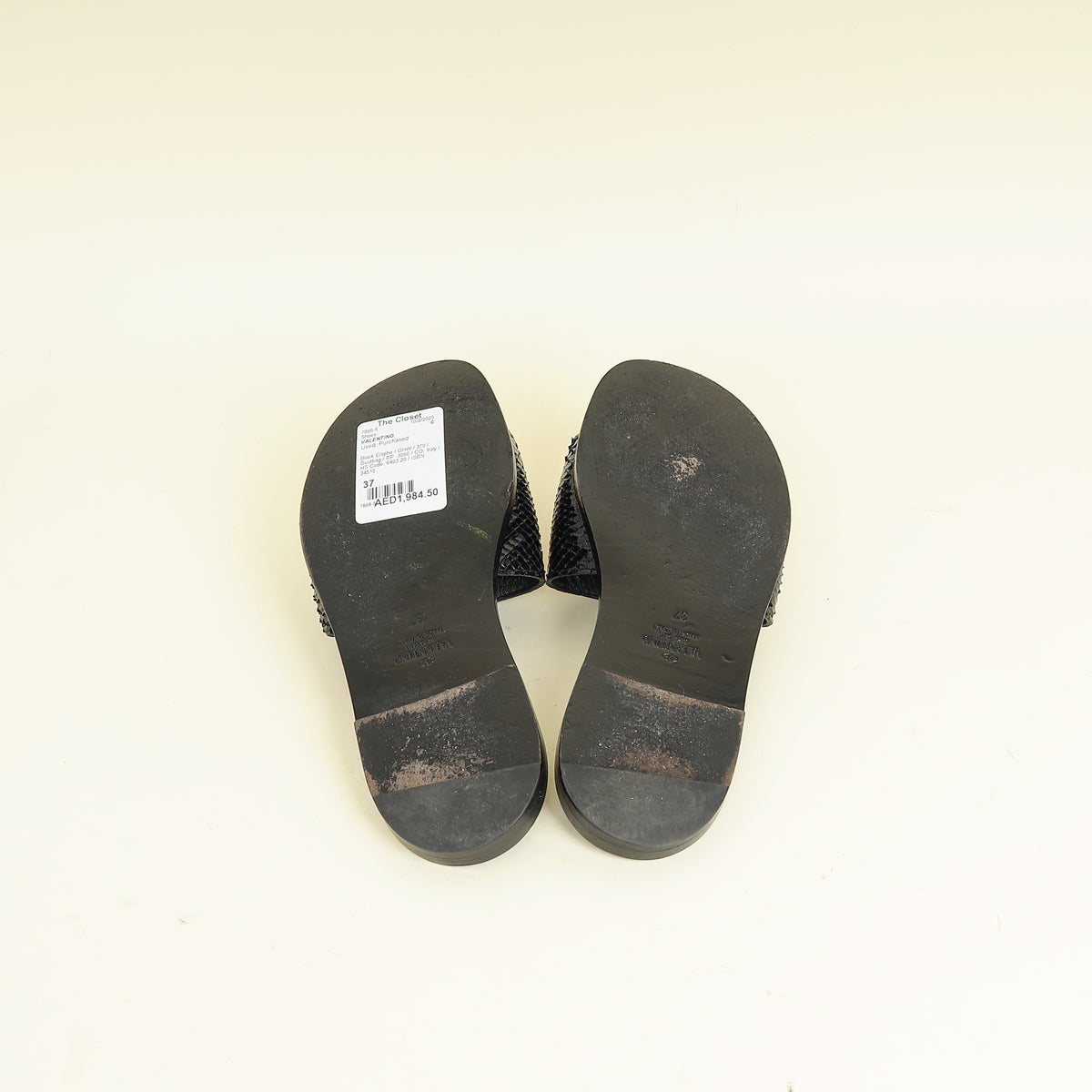Valentino Black VLogo Slides 37