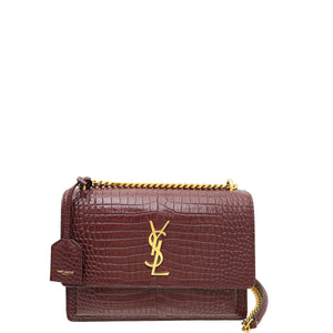 YSL حقيبة متوسطة الحجم منقوشة بنقشة جلد التمساح باللون العنابي 