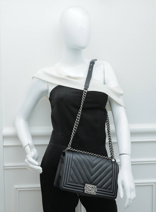 Chanel Black Le Boy Chevron Medium Bag – The Closet