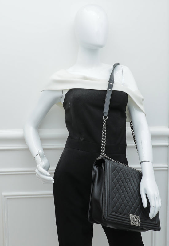 Chanel Black Quilted Calfskin Boy Bag Medium Q6B01A3PK7009