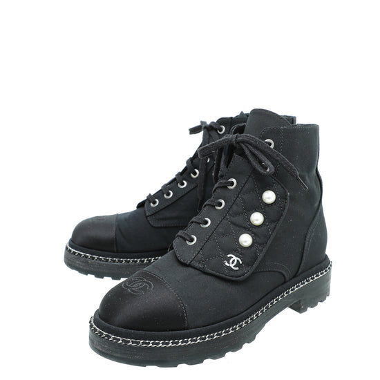 Chanel Black Leather Ankle Boots with Pearl Chain Detail - 41 / 40