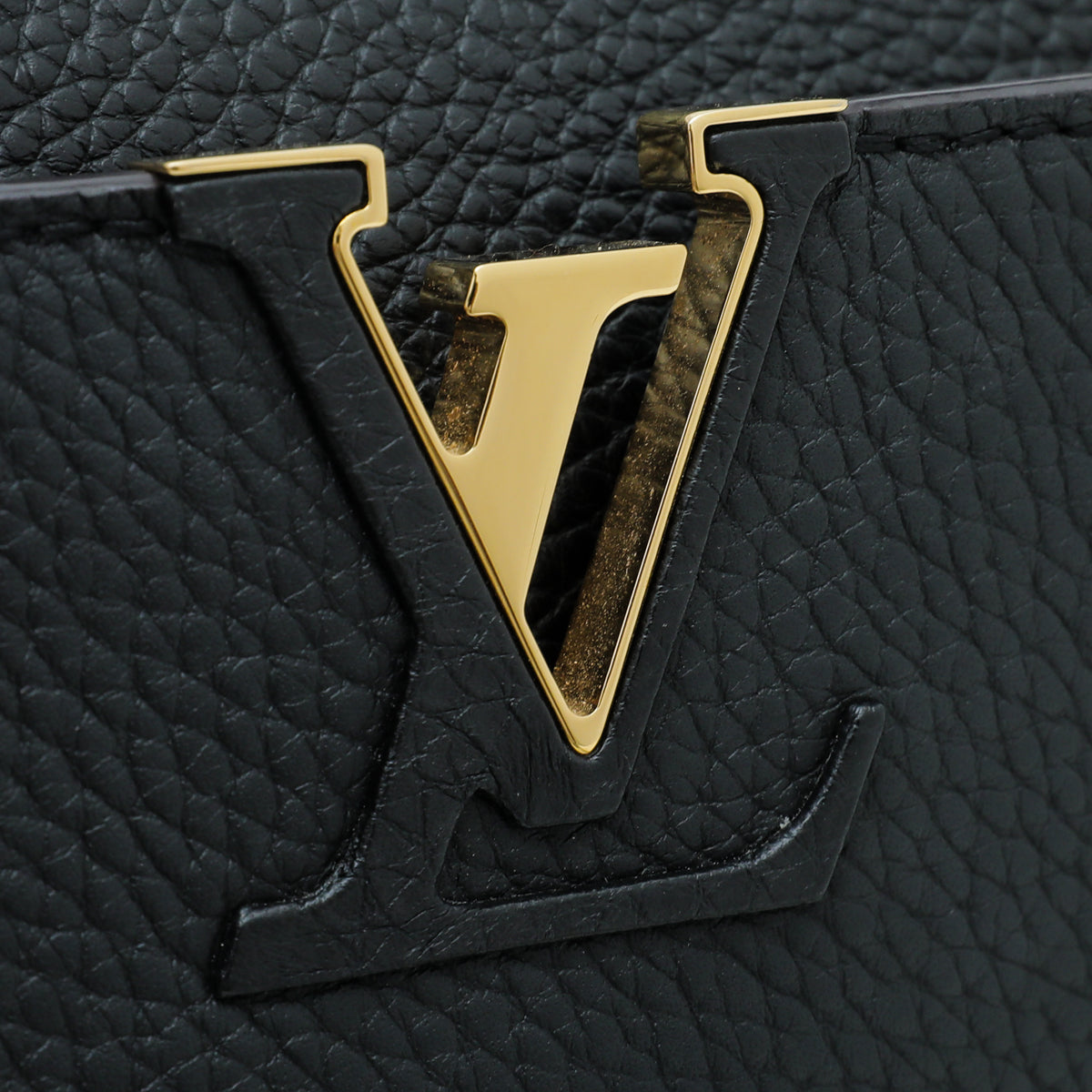 Accessories LOUIS VUITTON Capucines in Black Leather - 101234 ref.935947 -  Joli Closet