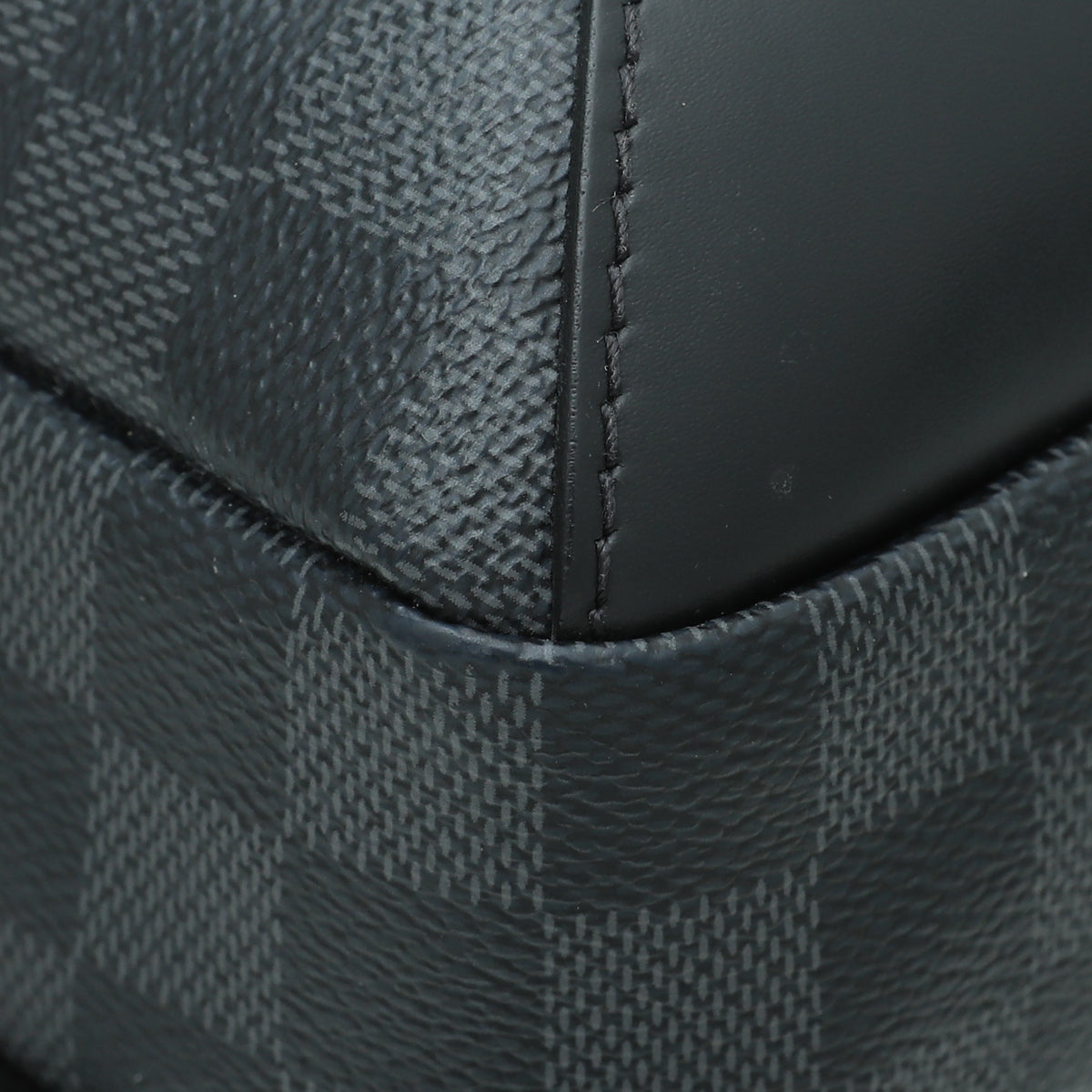 Louis Vuitton Graphique Avuenue Sling Bag