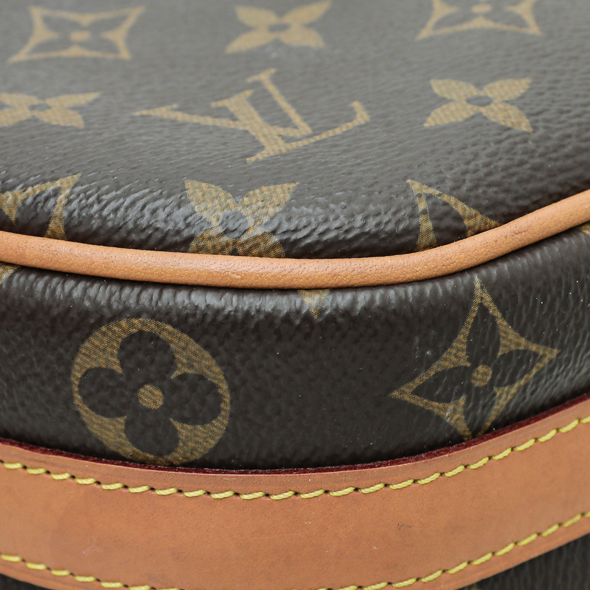 Boîte chapeau souple leather crossbody bag Louis Vuitton Brown in Leather -  33569324