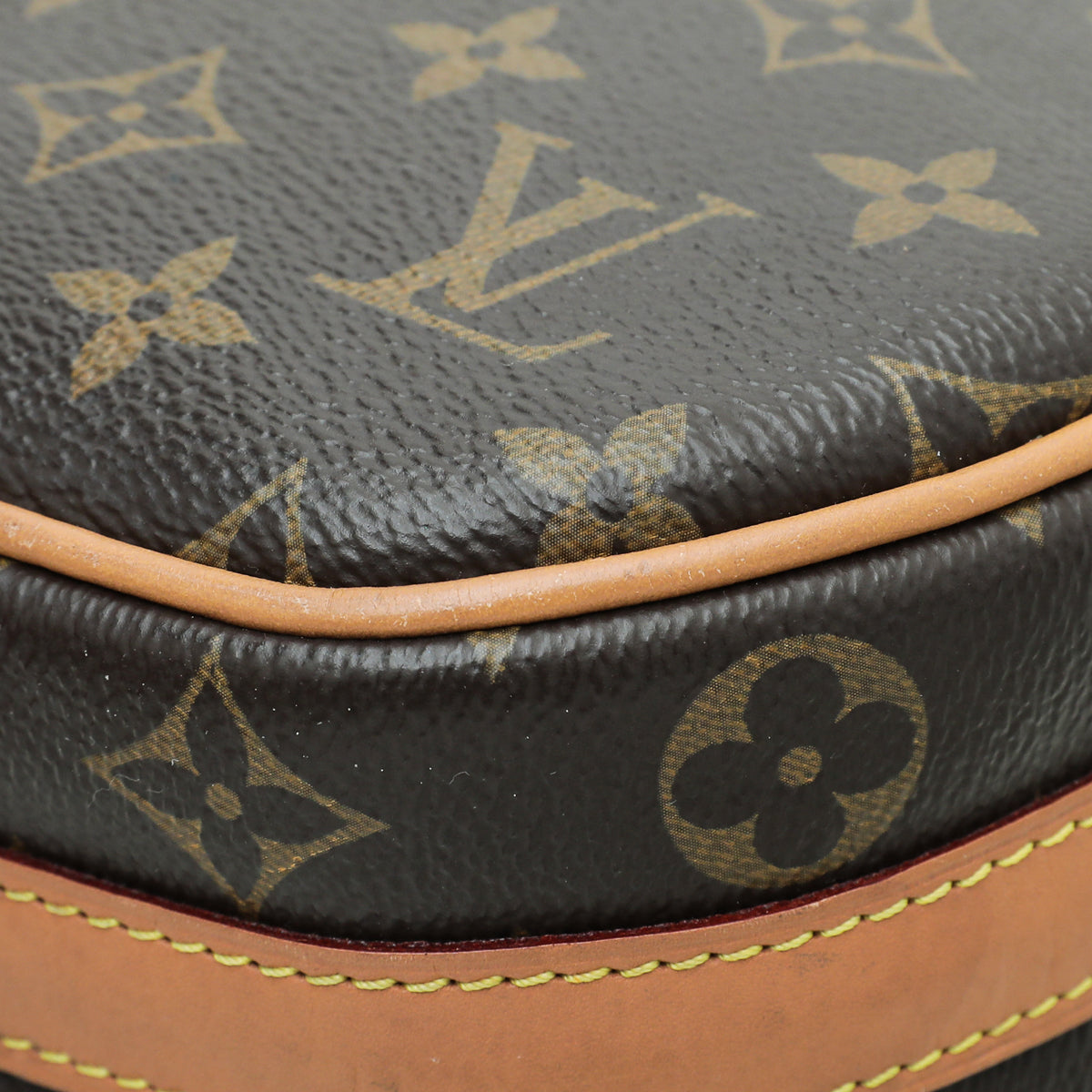 Boîte chapeau souple leather handbag Louis Vuitton Brown in
