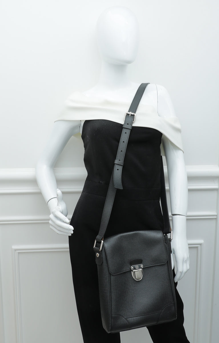Louis Vuitton Taiga Dersou Messenger Bag - Black Messenger Bags, Bags -  LOU796417