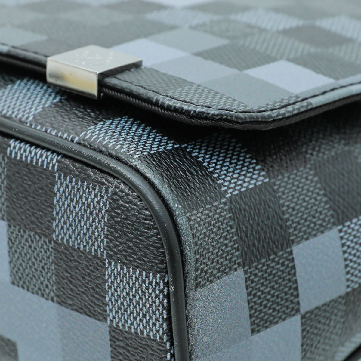Louis Vuitton Damier Graphite Pixel District Messenger PM Bag