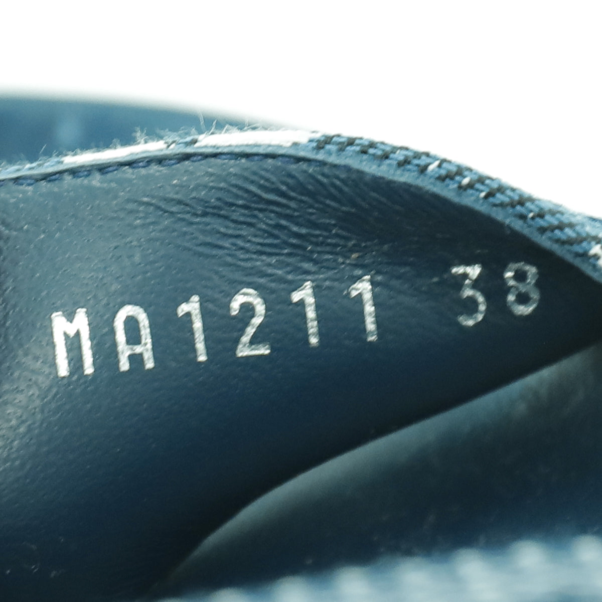 Louis Vuitton Navy Blue Paseo Flat Comfort Sandal 38 – The Closet
