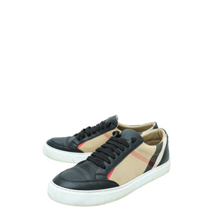قامت Burberry Black بفحص الأحذية الرياضية 38.5