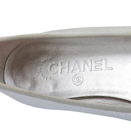 The Closet - Chanel Bicolor CC Cap Toe Flat Ballerina 38 | The Closet