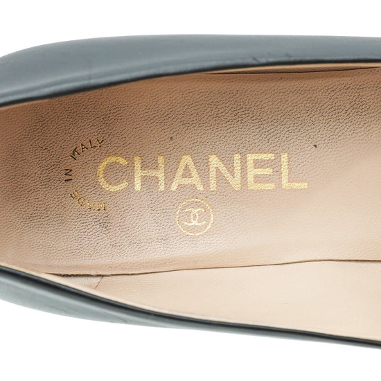 Chanel - Chanel Bicolor CC Cap Toe Pump 38.5 | The Closet