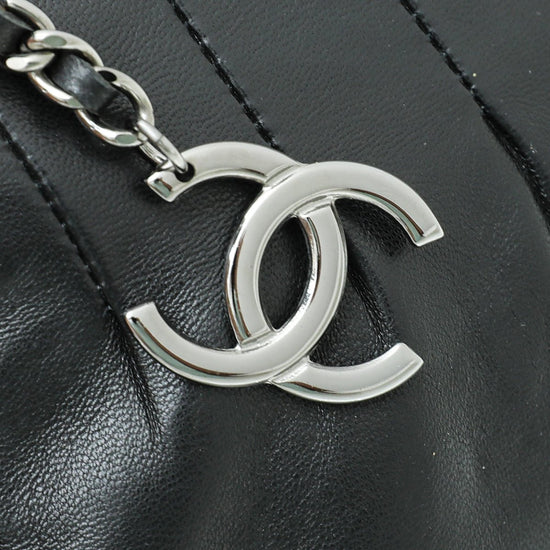 Chanel - Chanel Black CC Chain Pouch | The Closet