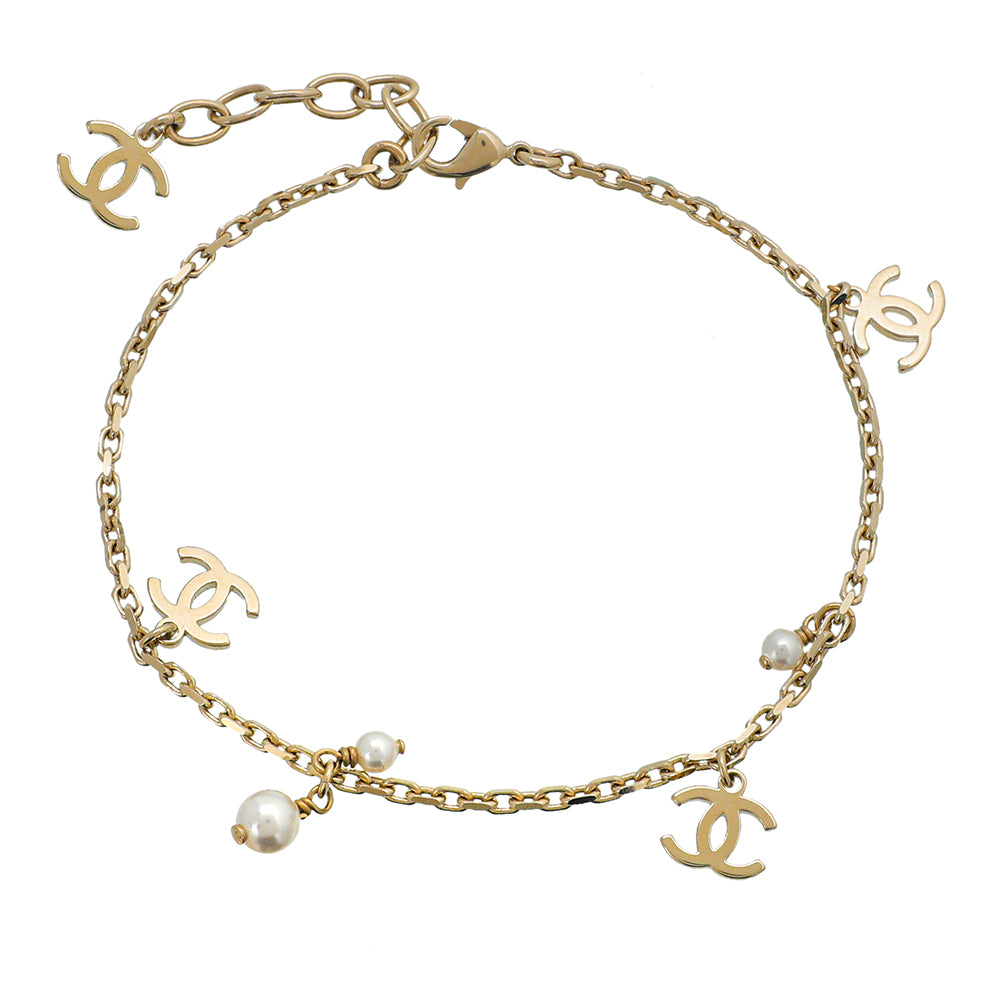 Chanel 2022 Faux Pearl CC Logo Anklet - White, Gold-Plated Anklets