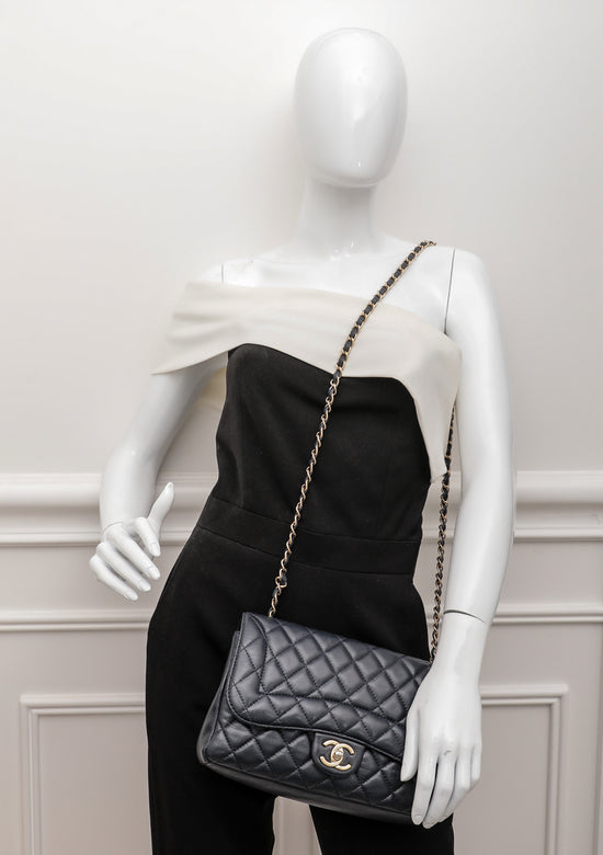 VINTAGE CHANEL DIANA BICOLOUR BAG, navy blue diamond quilted and creamy  white frame lambskin, CC gol