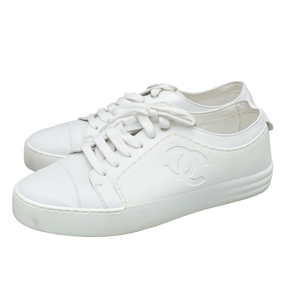 Chanel White CC Low Top Sneaker 36 – THE CLOSET - Main Image