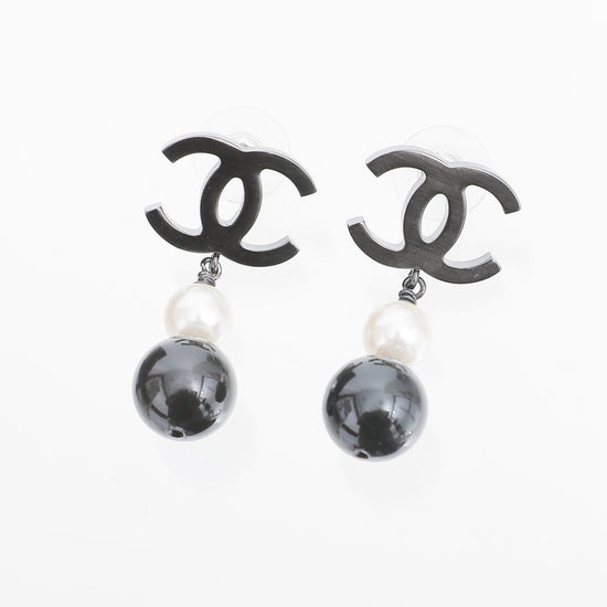 Chanel CC White & Black Faux Pearl Earrings
