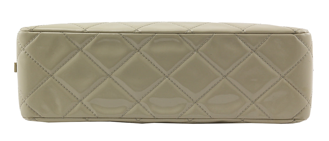 Chanel Off-White Zipped Shoulder Bag