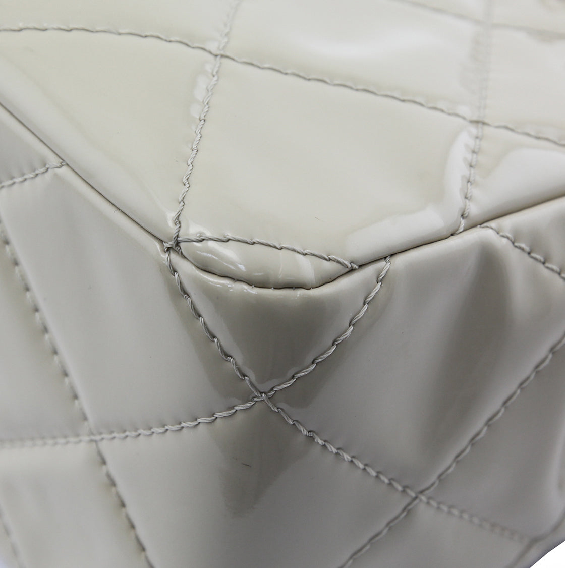 Chanel Off-White Zipped Shoulder Bag