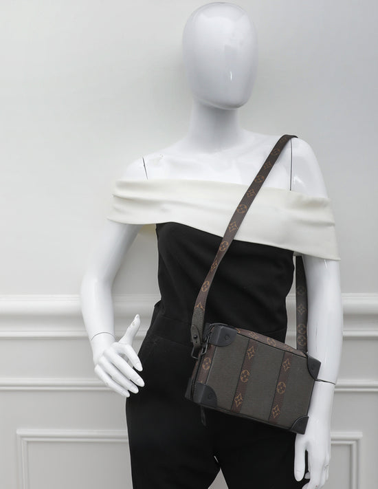 Louis Vuitton Brown Taiga Robusto 2 Dark brown Leather ref.934022 - Joli  Closet