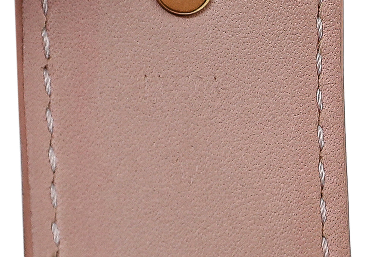 Louis Vuitton Pins & brooches Beige Resin ref.507970 - Joli Closet