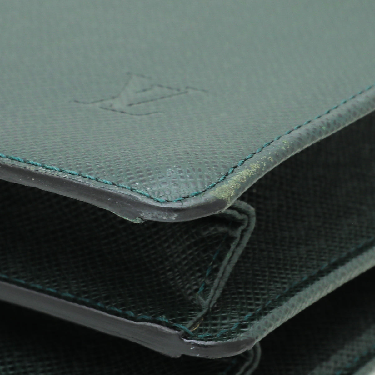 Louis Vuitton Green Taiga Leather Oural Pilot Case Large Briefcase  ref.463227 - Joli Closet