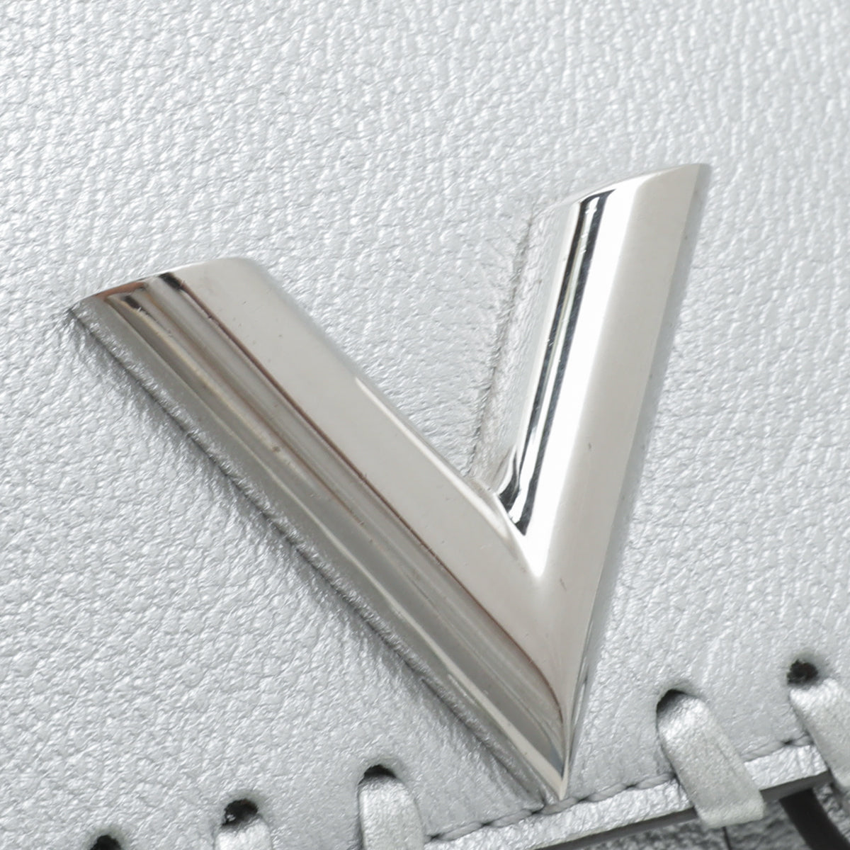 Louis Vuitton Metallic Silver Whipstitch Very Chain Bag – THE CLOSET